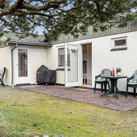 Prázdninový dům 2 Bedroom Awesome In *