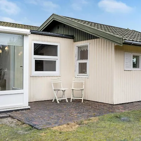 2 Bedroom Awesome In Holiday home