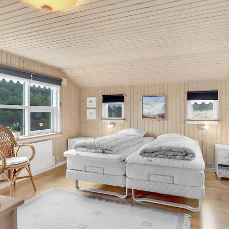 2 Bedroom Awesome In Prázdninový dům *