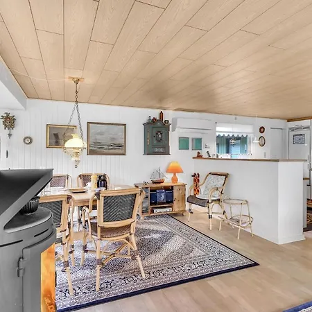 2 Bedroom Awesome In Prázdninový dům *